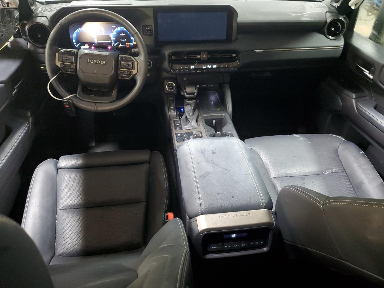 Toyota Land Cruis Base Image 5