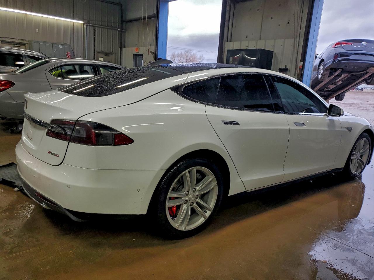 Tesla Model S Image 2