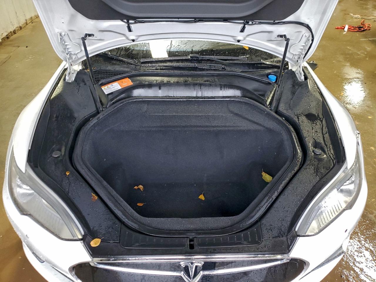 Tesla Model S Image 8