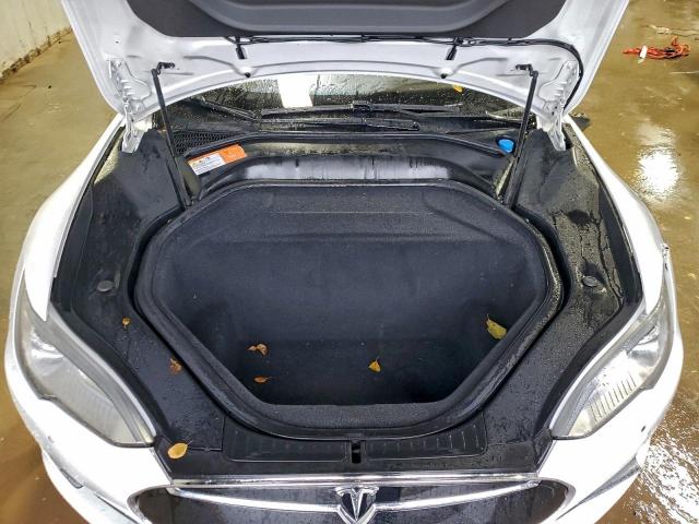Tesla Model S Image 8