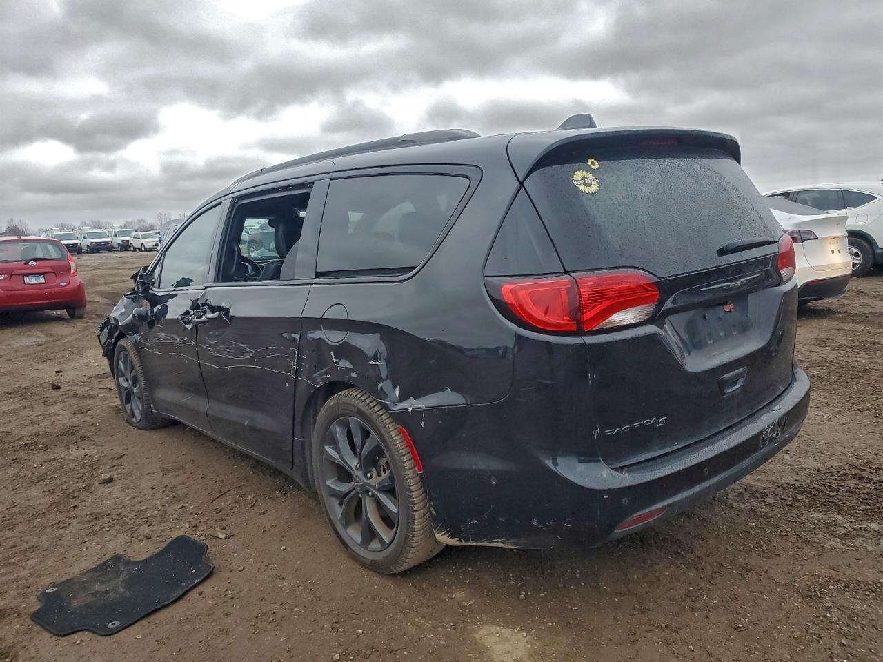 Chrysler Pacifica Touring L Plus Image 2