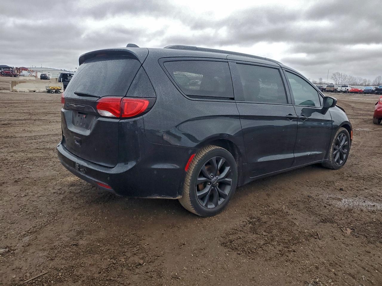 Chrysler Pacifica Touring L Plus Image 12
