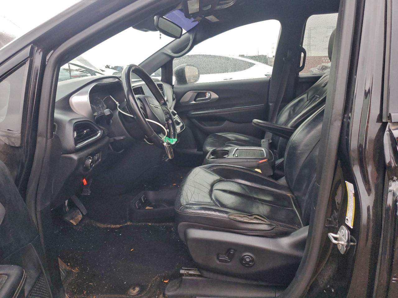 Chrysler Pacifica Touring L Plus Image 9