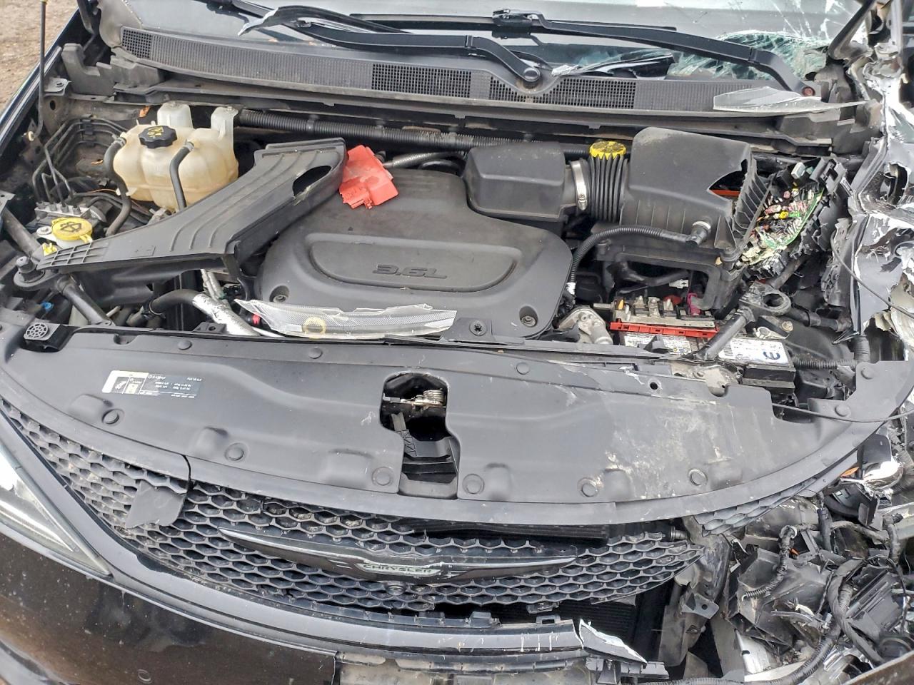 Chrysler Pacifica Touring L Plus Image 11