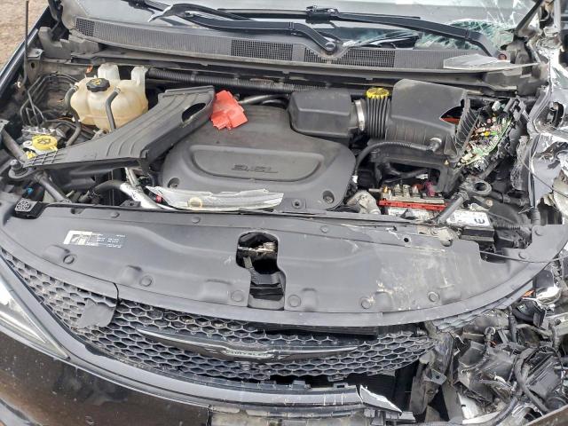 Chrysler Pacifica Touring L Plus Image 11