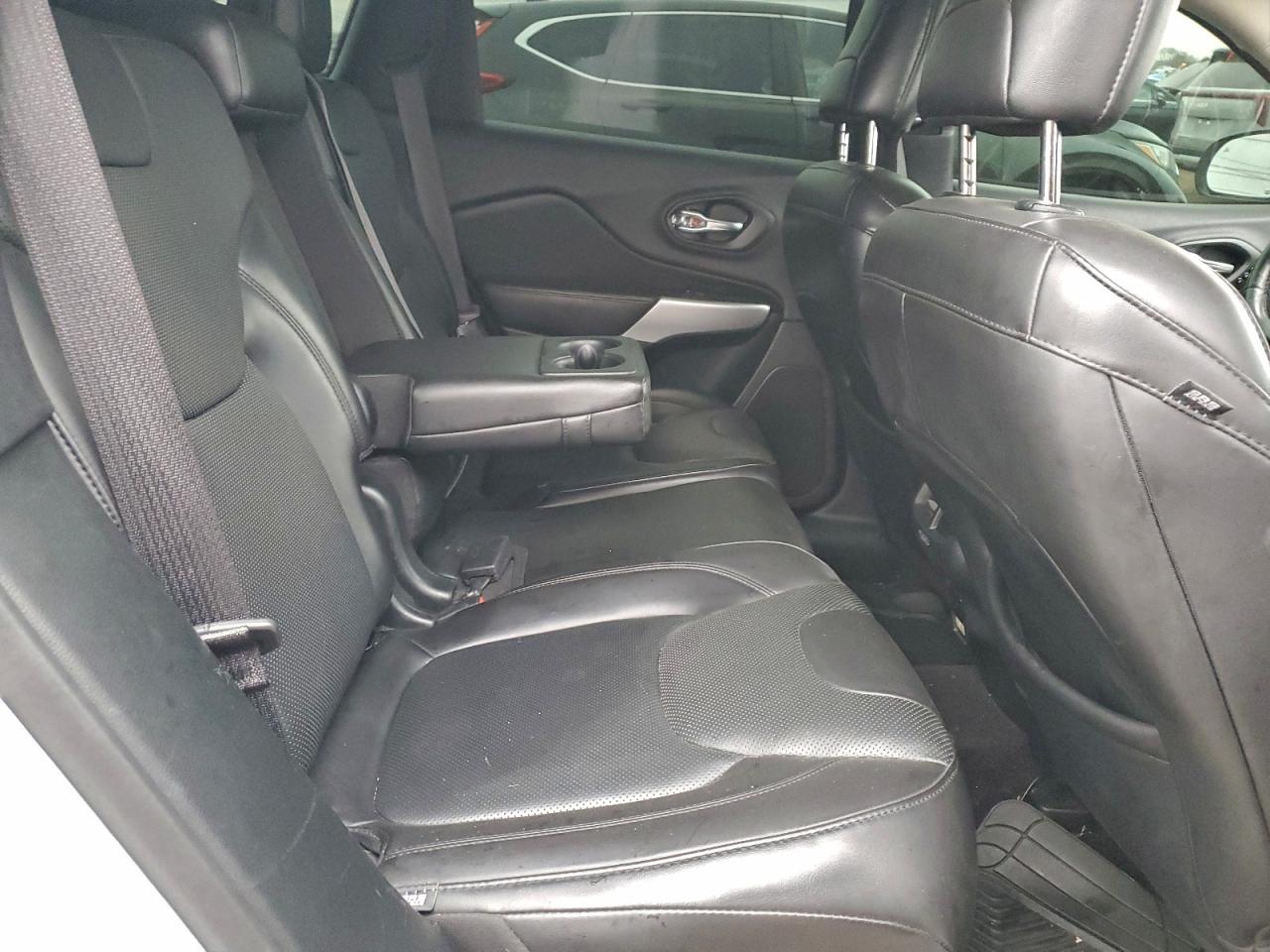 Jeep Cherokee Overland Image 12