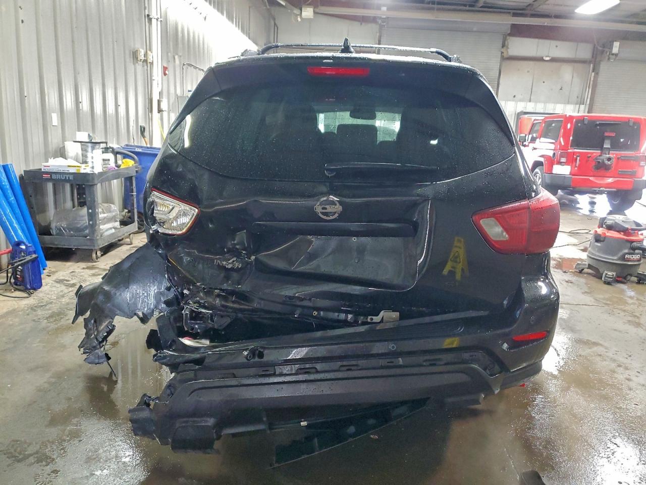 Nissan Pathfinder S Image 7