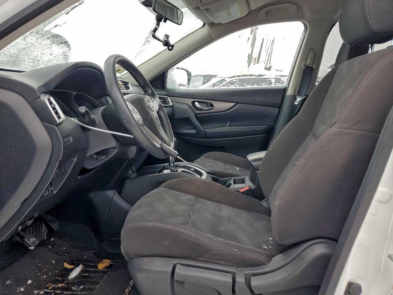 Nissan Rogue S Image 5