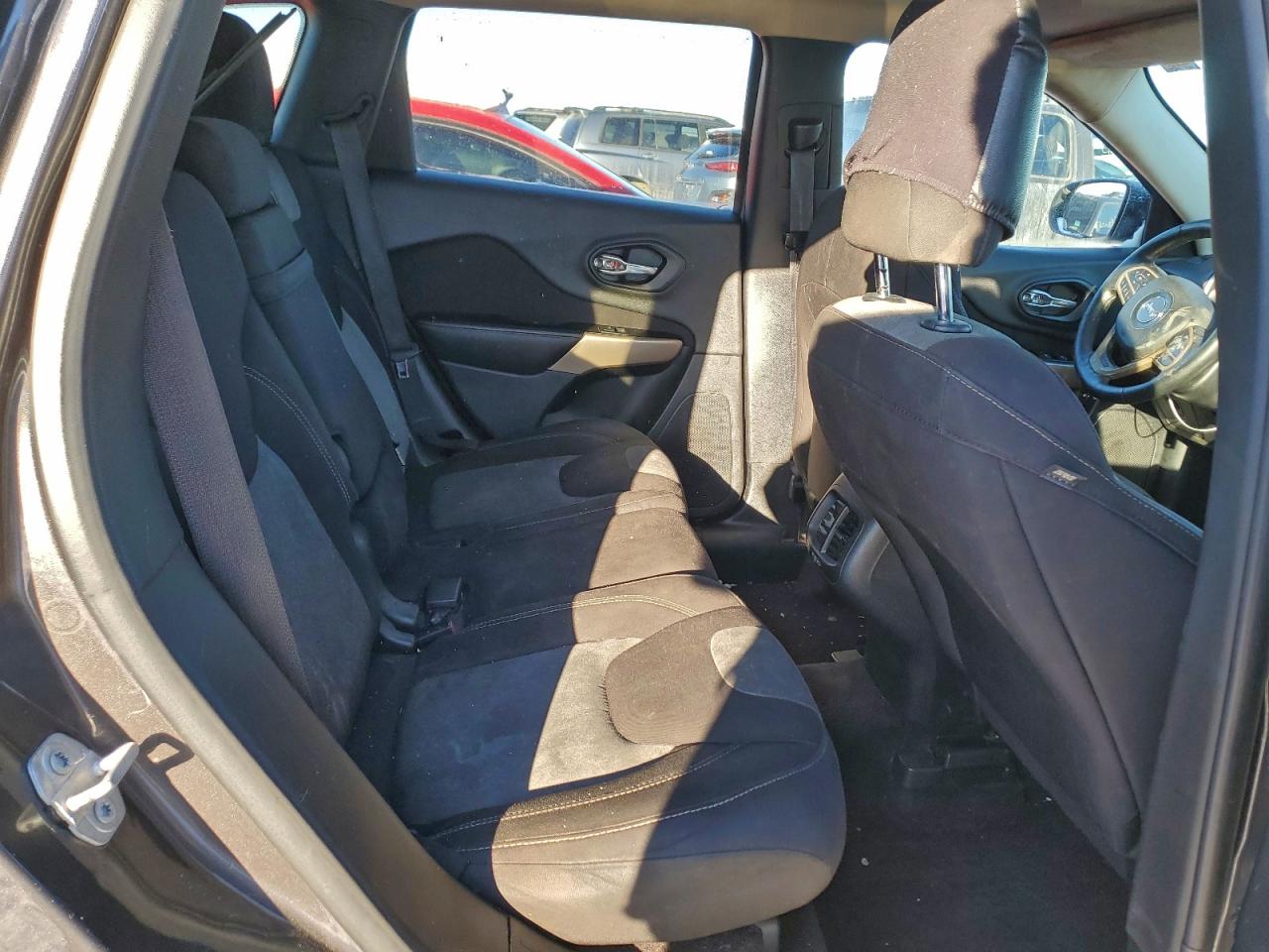 Jeep Grand Cherokee Sport Image 8