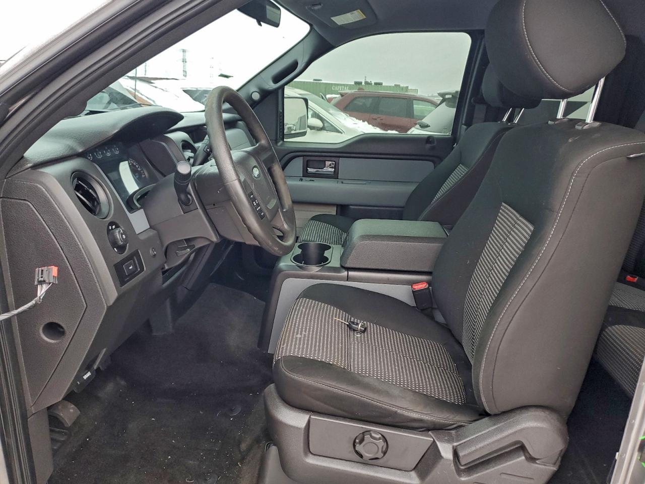 Ford F-150 Super Cab Image 2