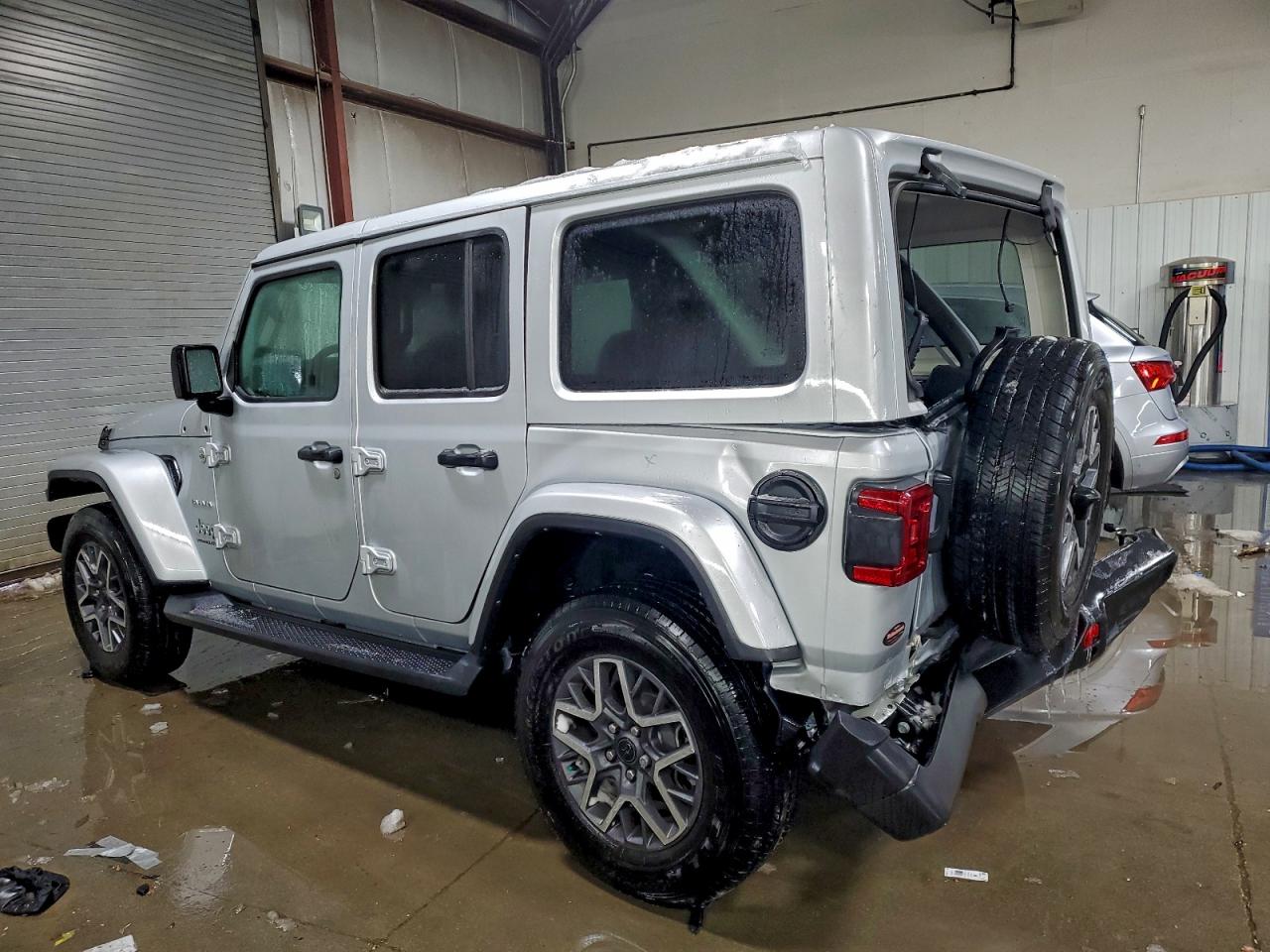 Jeep Wrangler Sahara Image 2