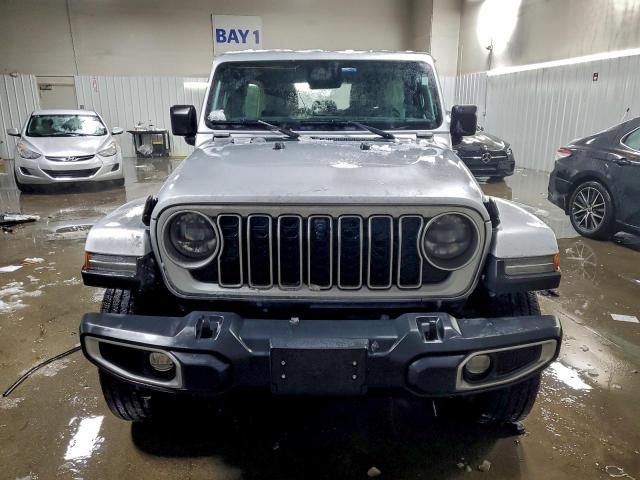Jeep Wrangler Sahara Image 4