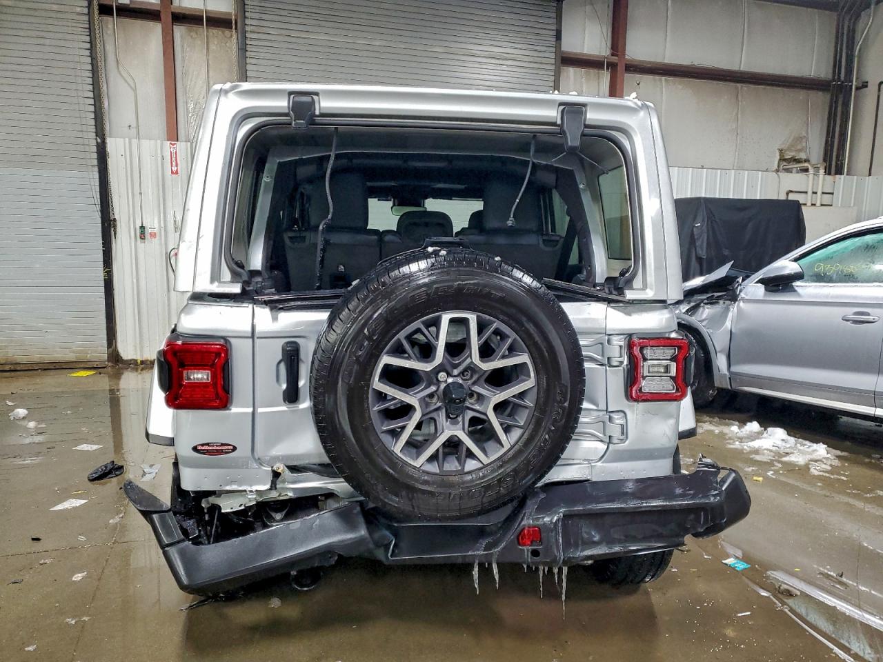 Jeep Wrangler Sahara Image 5