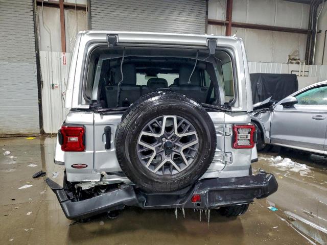 Jeep Wrangler Sahara Image 5