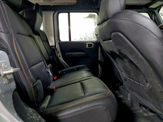 Jeep Wrangler Sahara Image 7