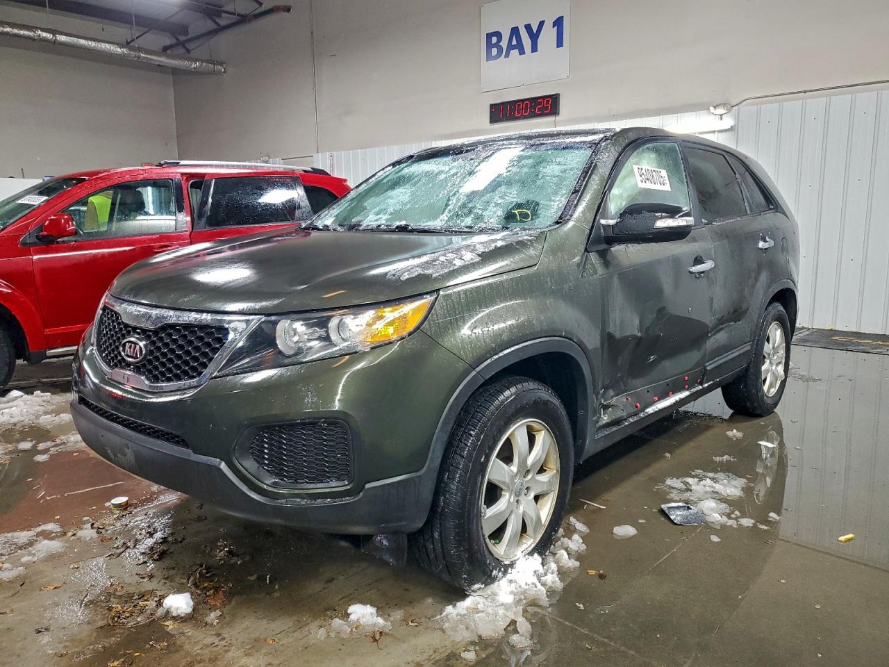 Kia Sorento Base Image 1