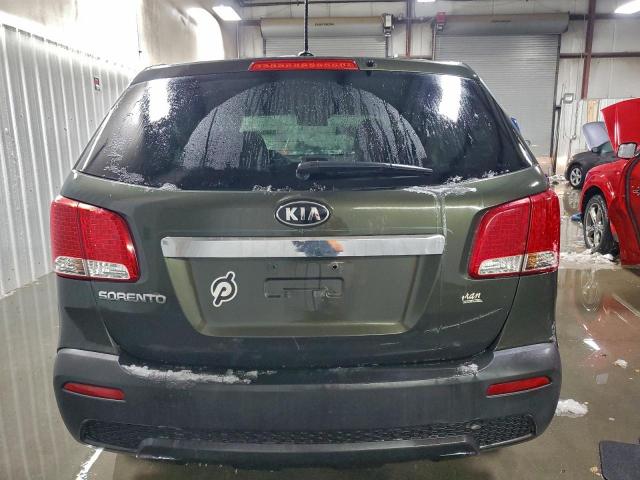 Kia Sorento Base Image 11