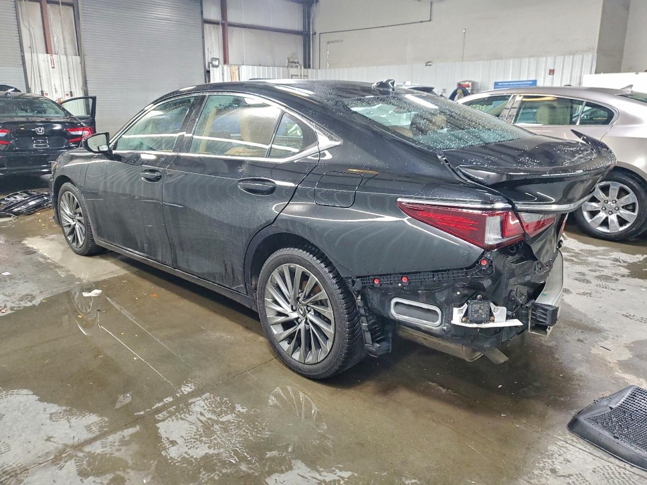 Lexus Es 300h Base Image 4