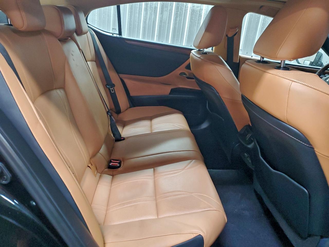 Lexus Es 300h Base Image 6