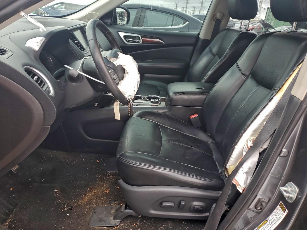 Nissan Pathfinder S Image 4