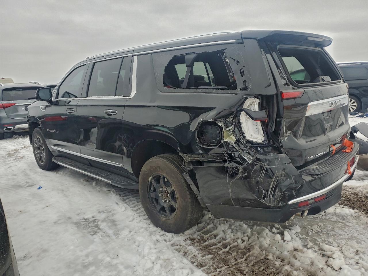 GMC Yukon Denali Image 2