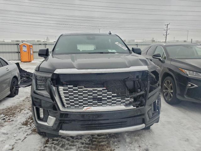 GMC Yukon Denali Image 3