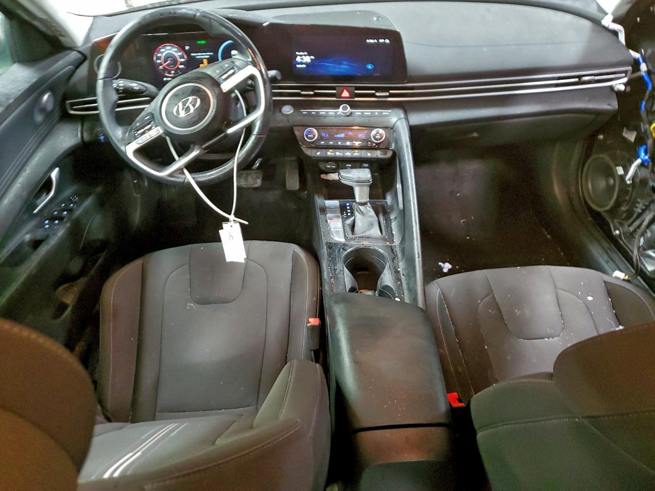 Hyundai ELANTRA Sel Image 3