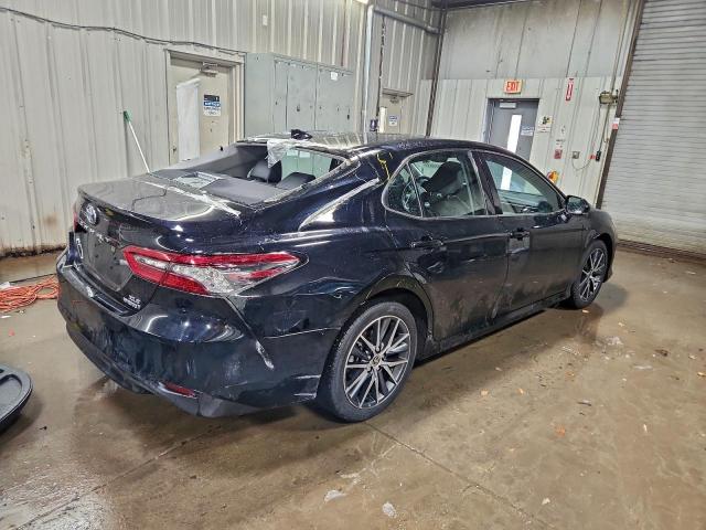 Toyota Camry Xle Image 2