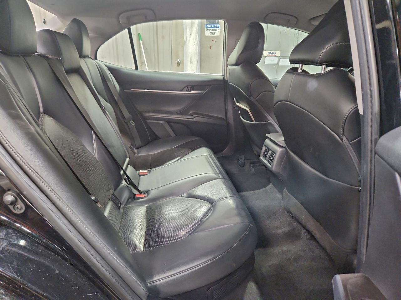 Toyota Camry Xle Image 8