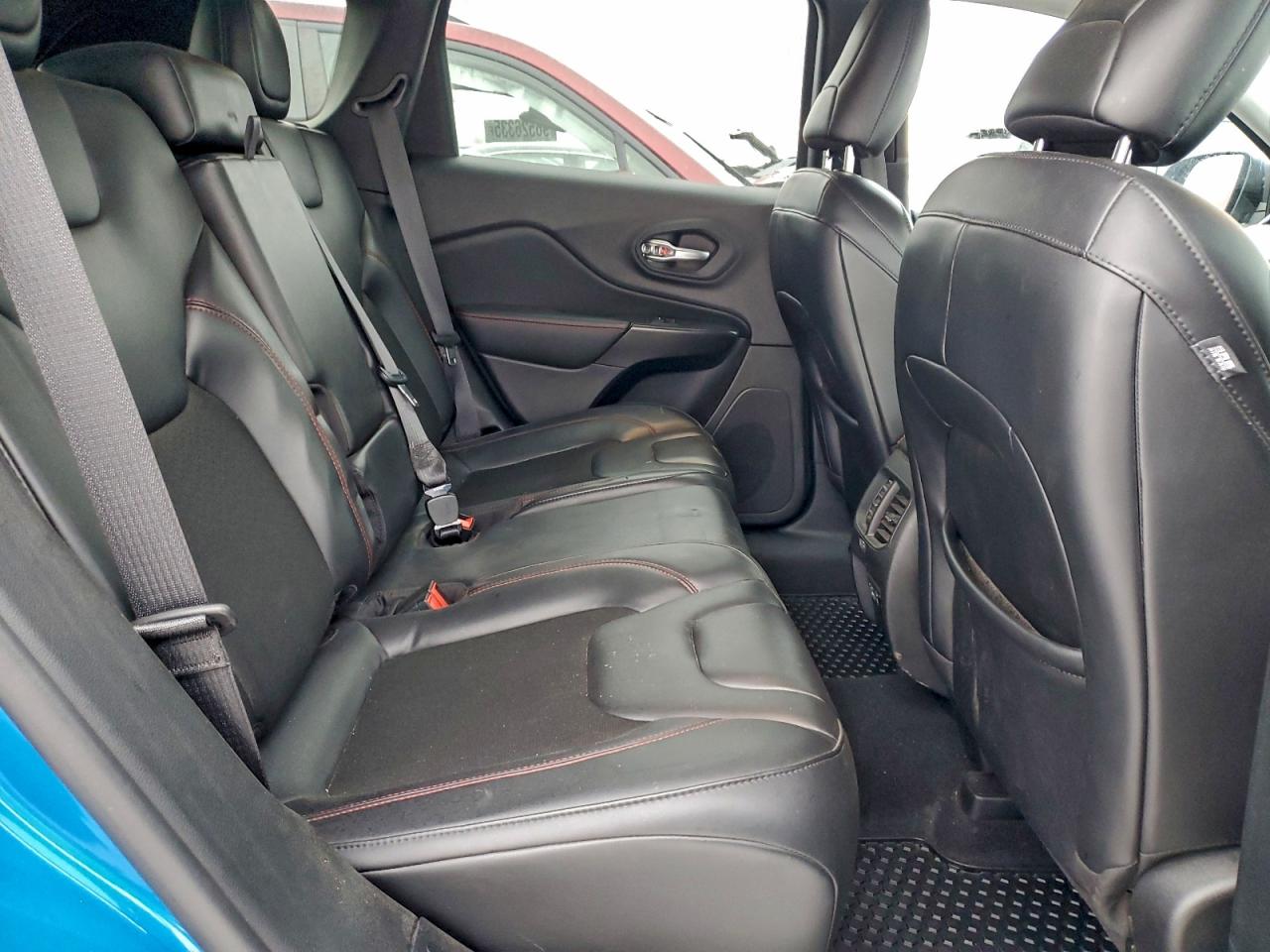 Jeep Cherokee Trailhawk Image 11