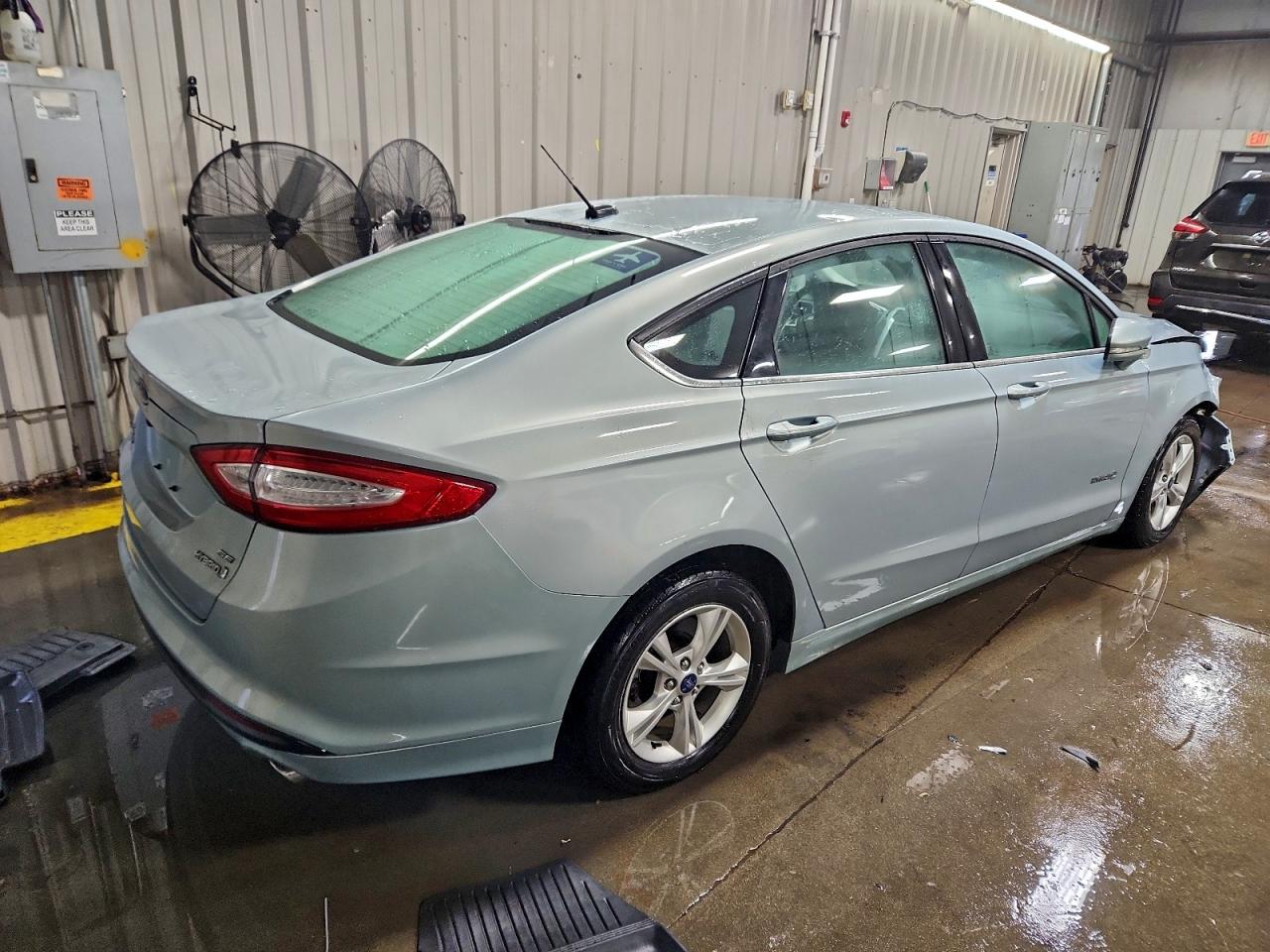 Ford Fusion Se Hybrid Image 3