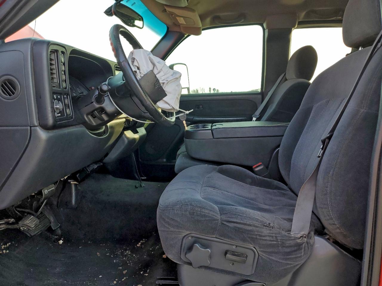 Chevrolet Silverado K2500 Image 4