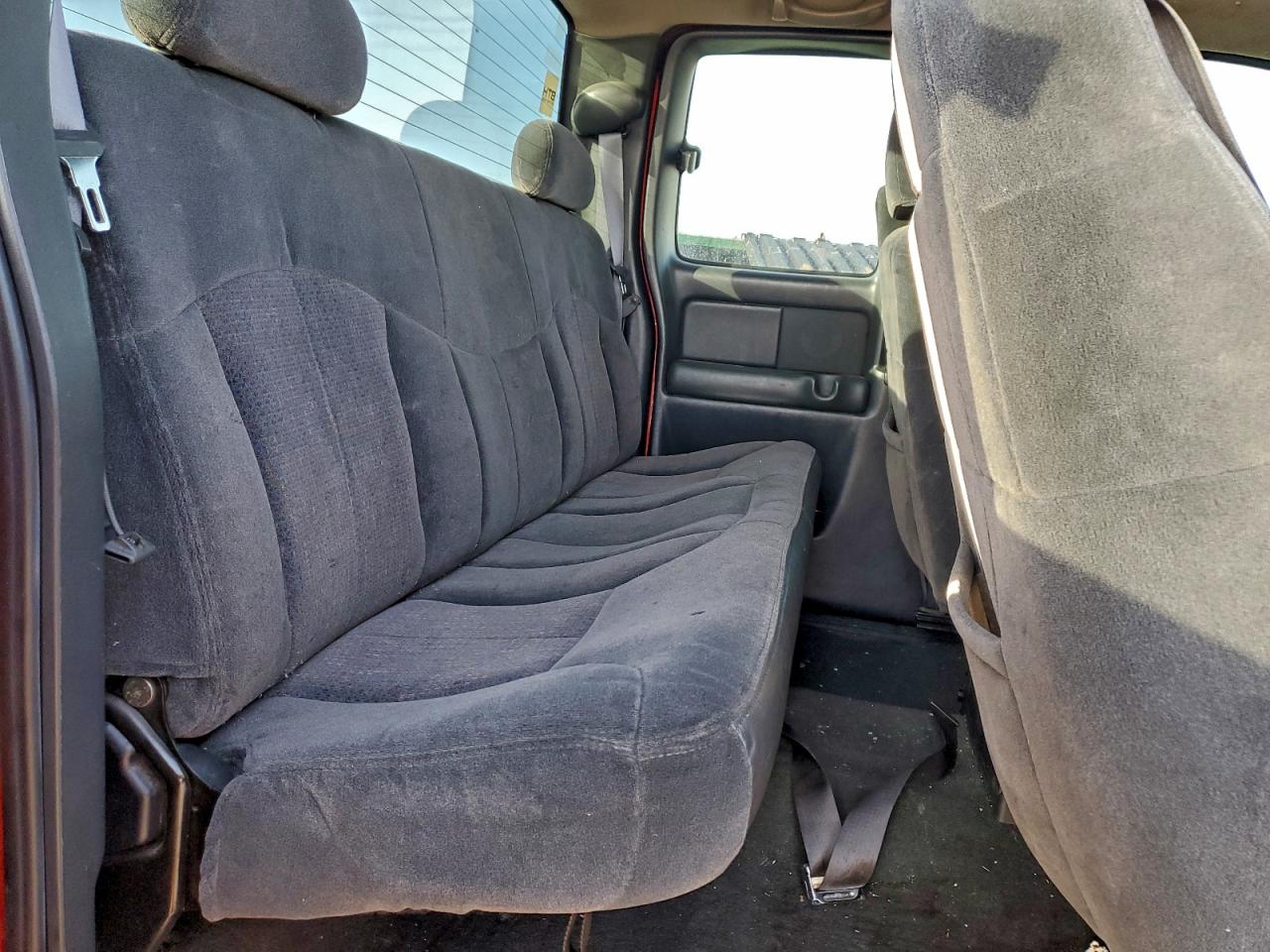 Chevrolet Silverado K2500 Image 10