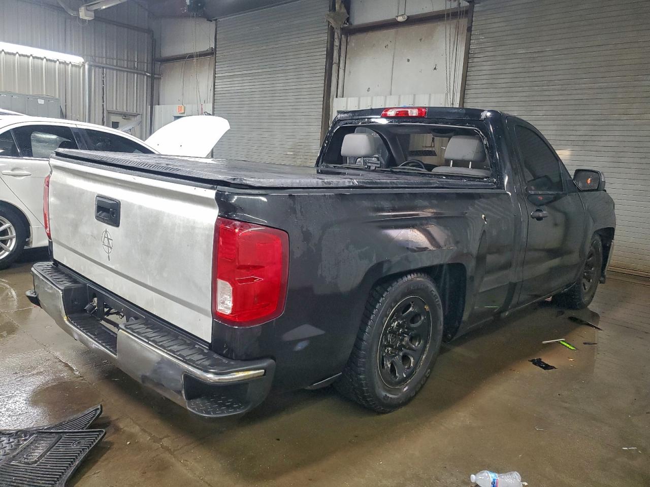 Chevrolet Silverado C1500 Image 3