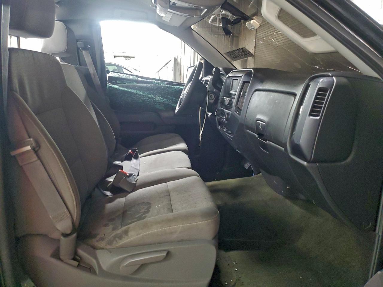 Chevrolet Silverado C1500 Image 2