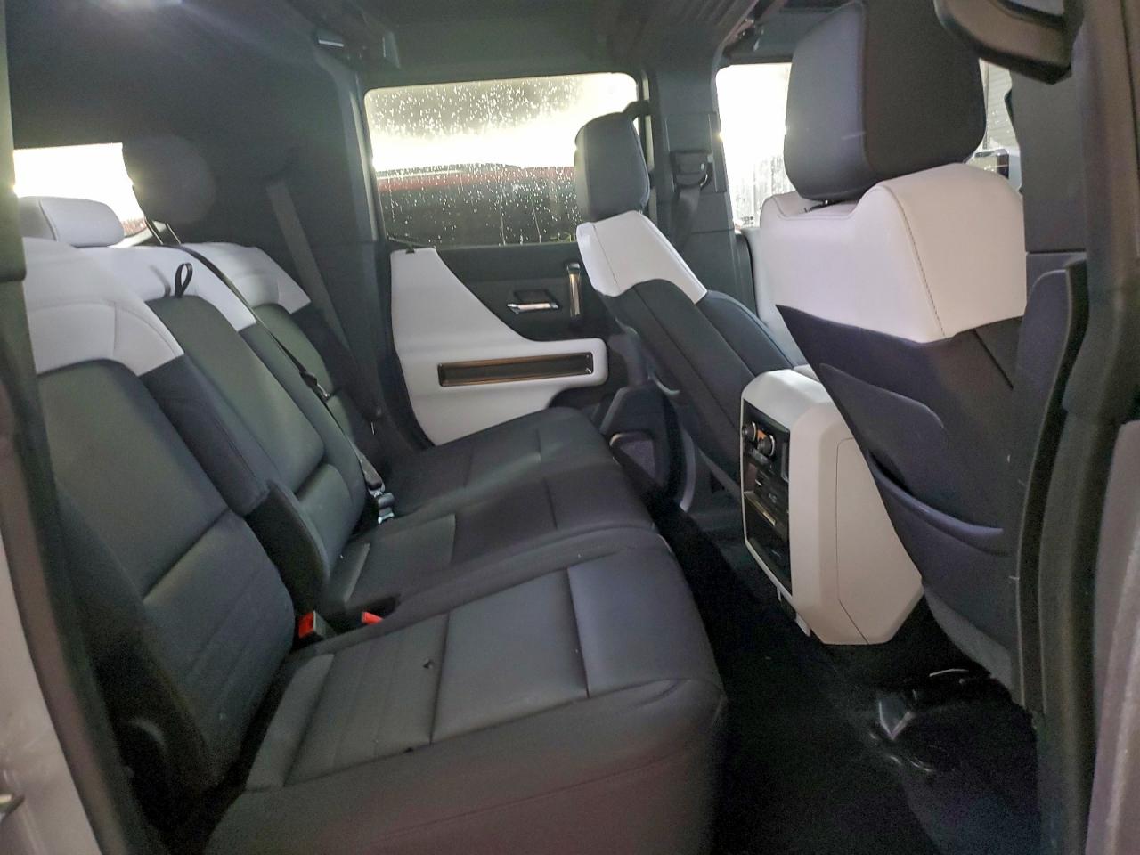 GMC Hummer Suv 2x Image 8