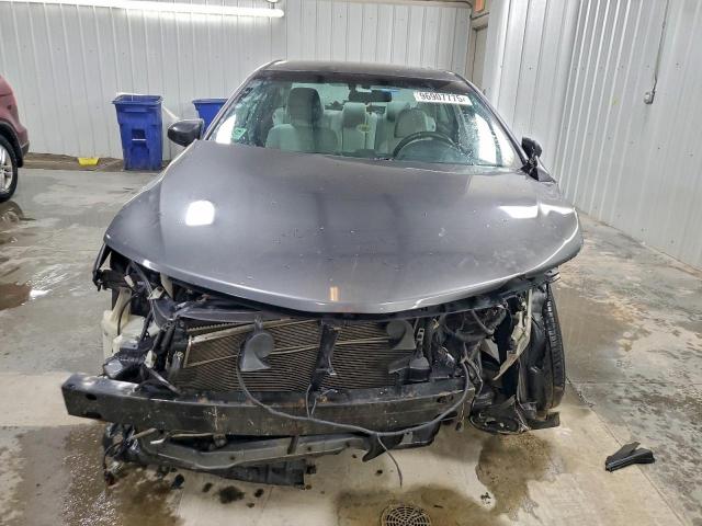 Toyota Camry Hybrid Image 6