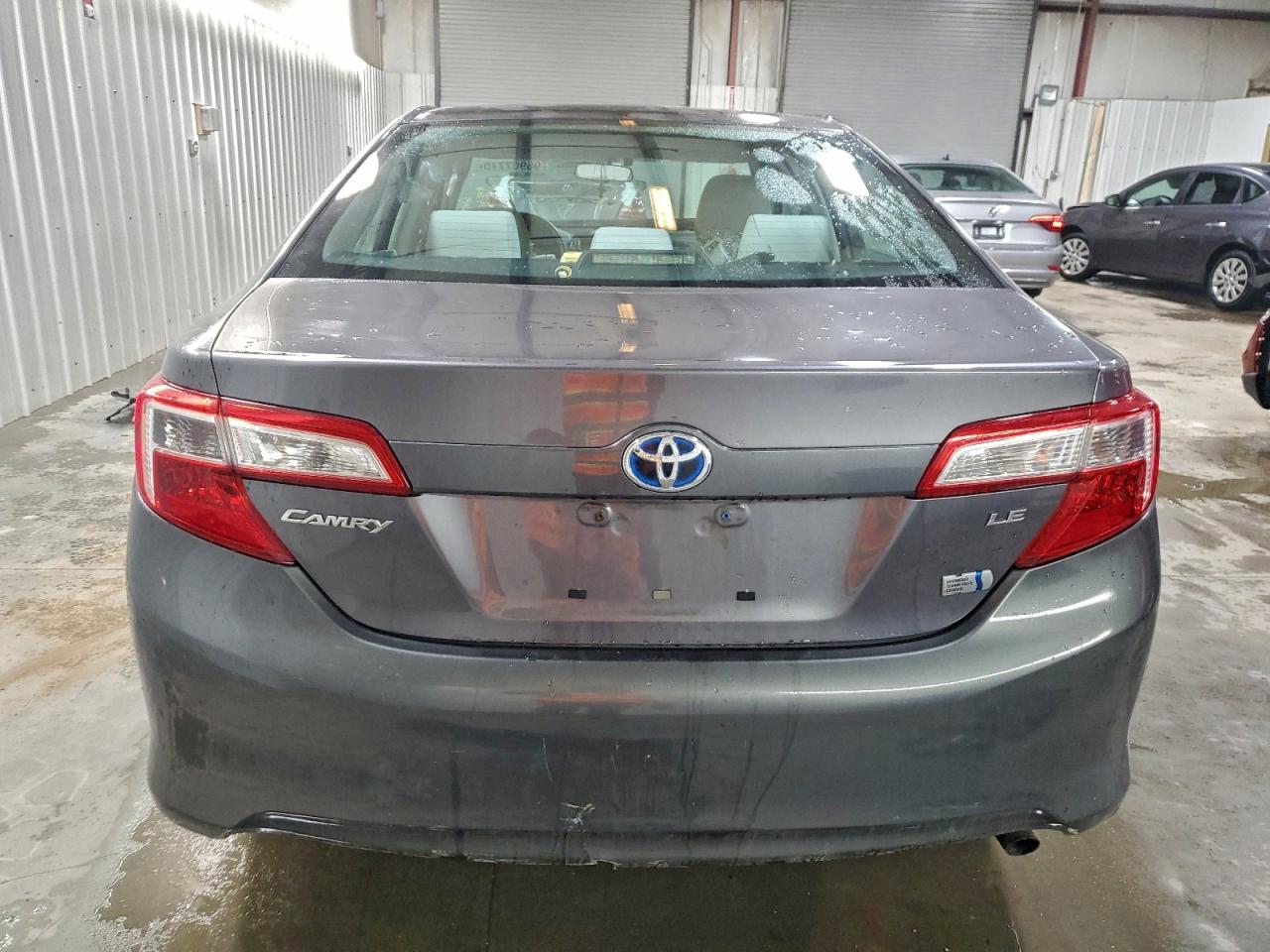 Toyota Camry Hybrid Image 3