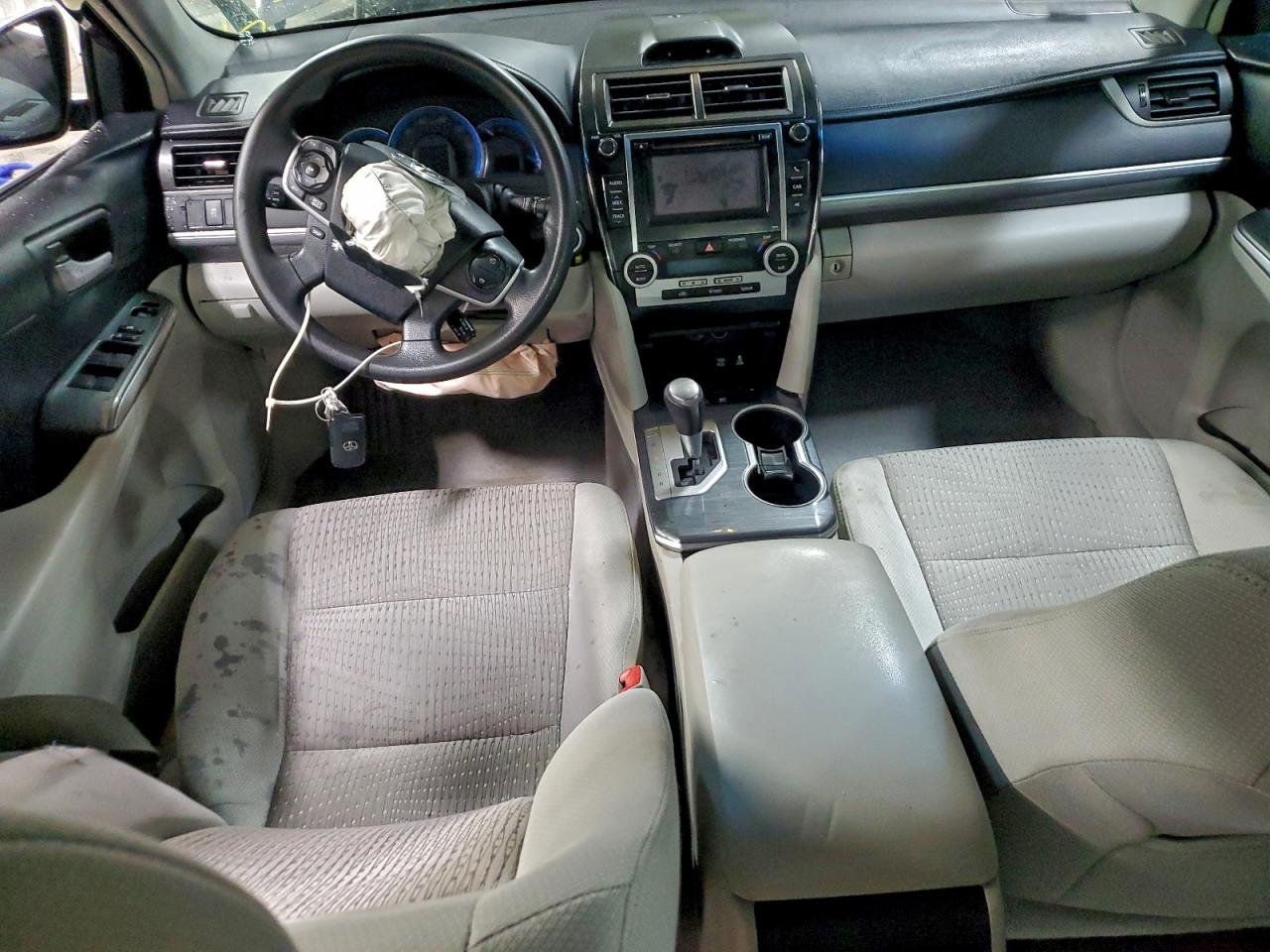 Toyota Camry Hybrid Image 12