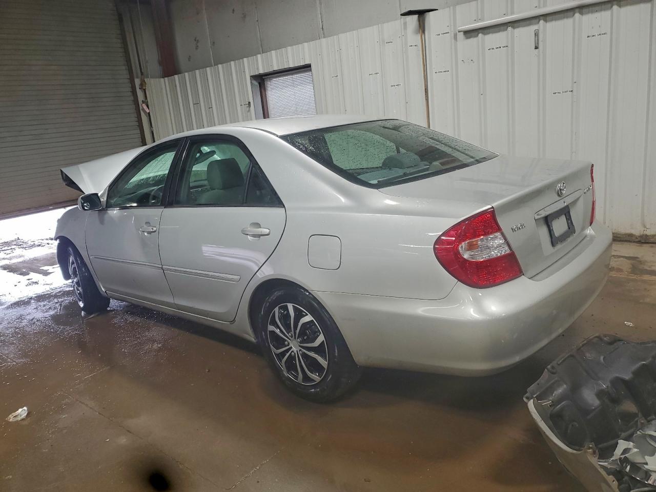 Toyota Camry Le Image 12