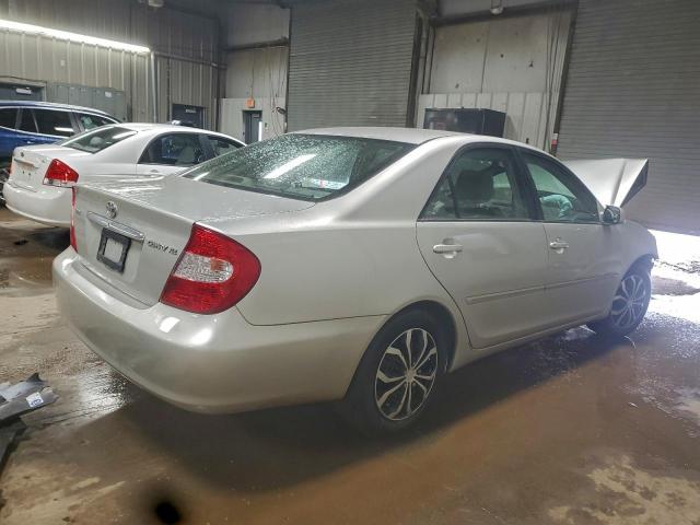 Toyota Camry Le Image 7