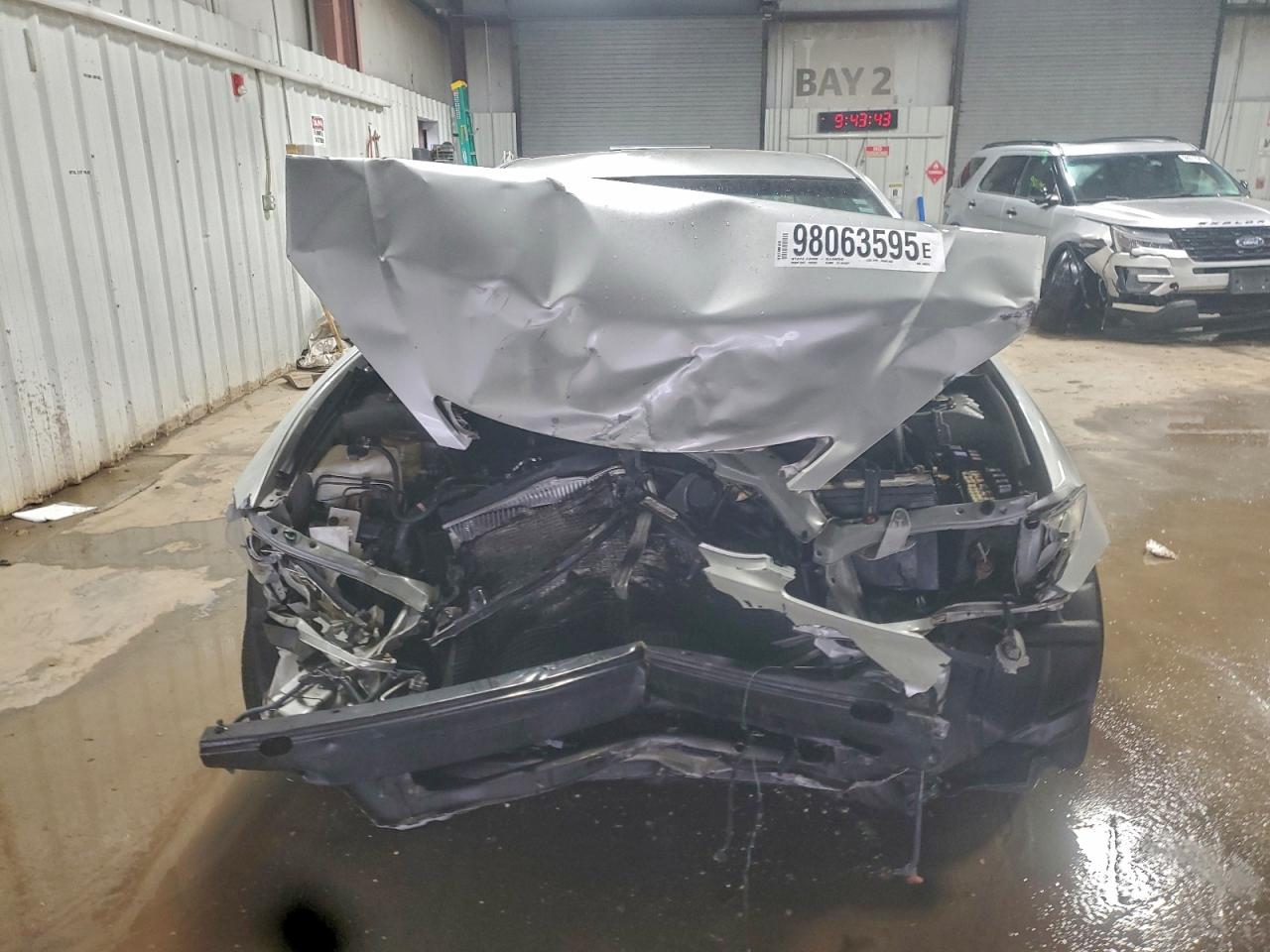 Toyota Camry Le Image 11