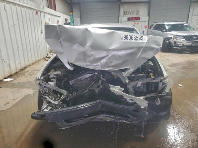 Toyota Camry Le Image 11