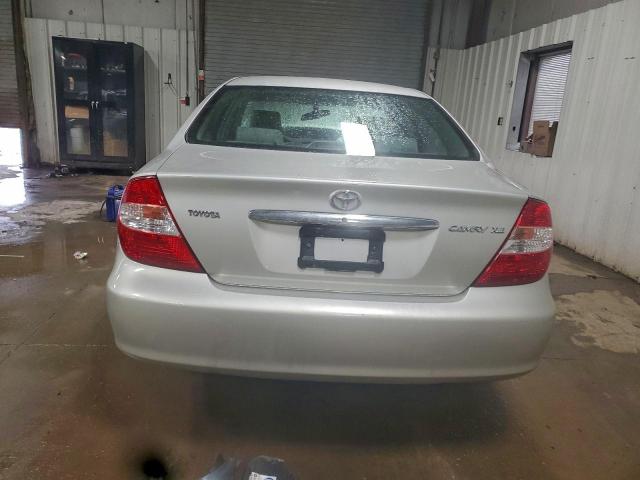 Toyota Camry Le Image 8