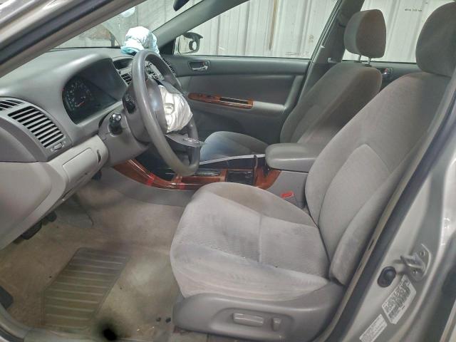 Toyota Camry Le Image 2