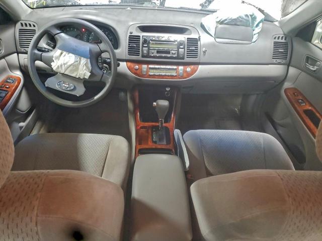 Toyota Camry Le Image 5