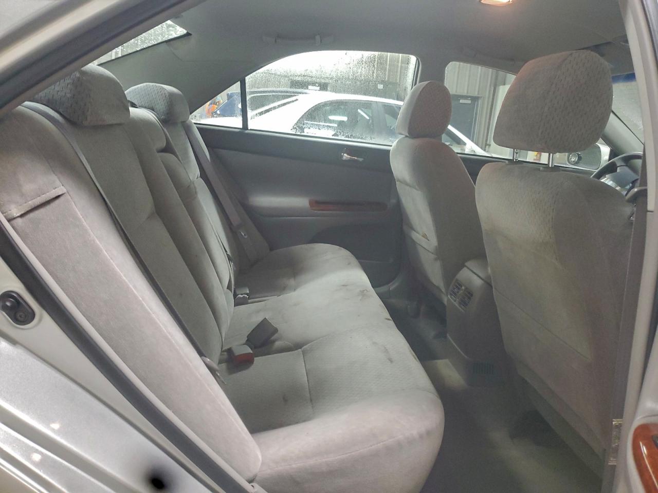 Toyota Camry Le Image 6