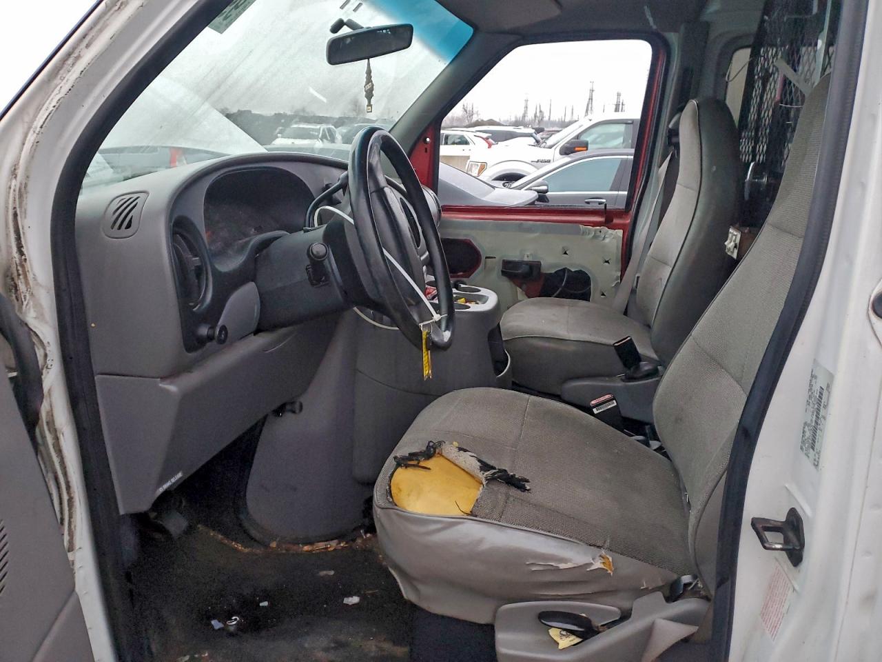 Ford Econoline E350 Super Duty Van Image 3