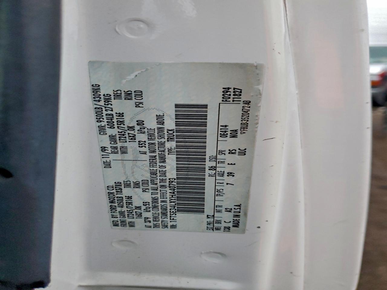 Ford Econoline E350 Super Duty Van Image 11