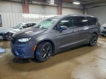  Salvage Chrysler Pacifica